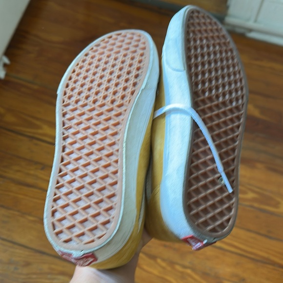 Vans old skool suede shoe low cut lace up in mustard yellow - Picture 3 of 8